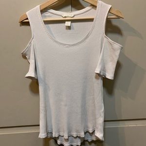 Cold shoulder tee